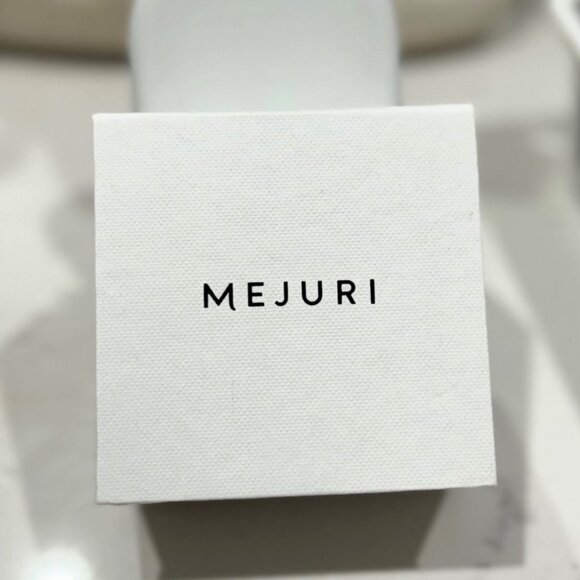 Mejuri Essential Cuff – 14k Yellow Gold - Picture 8 of 10